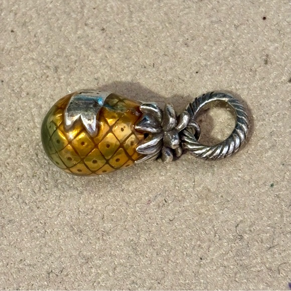 🆕 Brighton Hawaii pineapple charm Golden brown & green Engraved silver sash NWOT - Picture 5 of 10